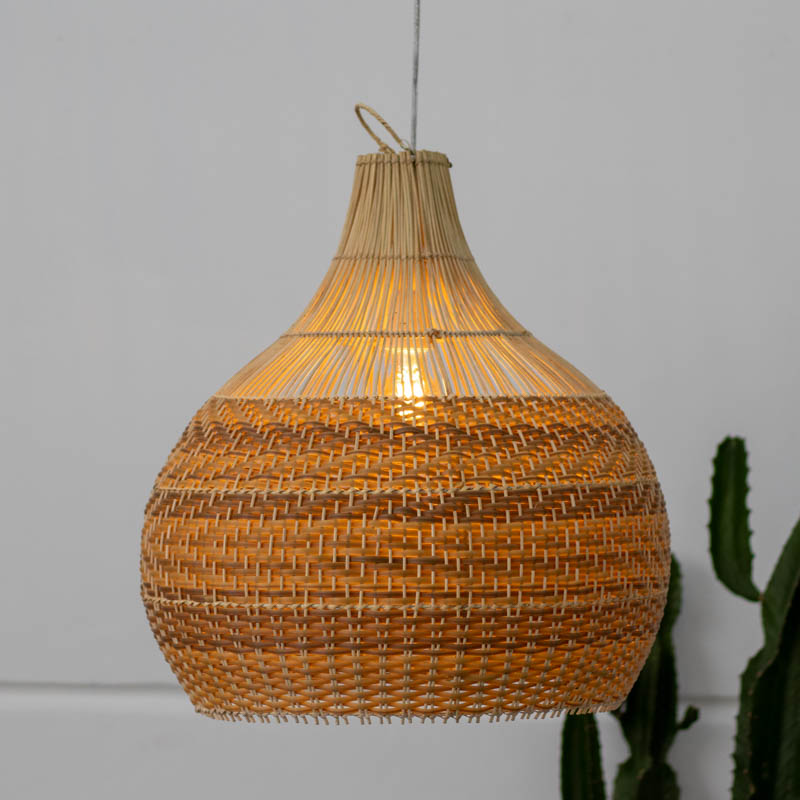 luminaria-rattan-preta-natural-home-decor-decoracao-casa-boho-decorativa-pendete-artesanal-artesanato-bali-indonesia-artesintonia-boho-rustico-lustre-ambiente-externo