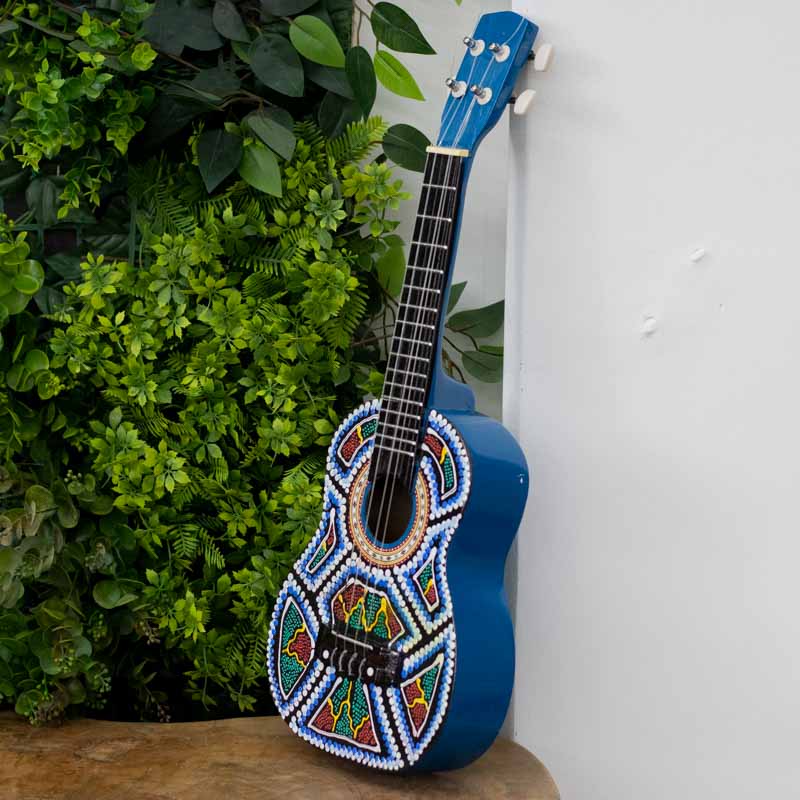 ukulele aborigene artesanato pintura madeira bali instrumento musical som ritmo musica melodia tocar cultura loja artesintonia 01