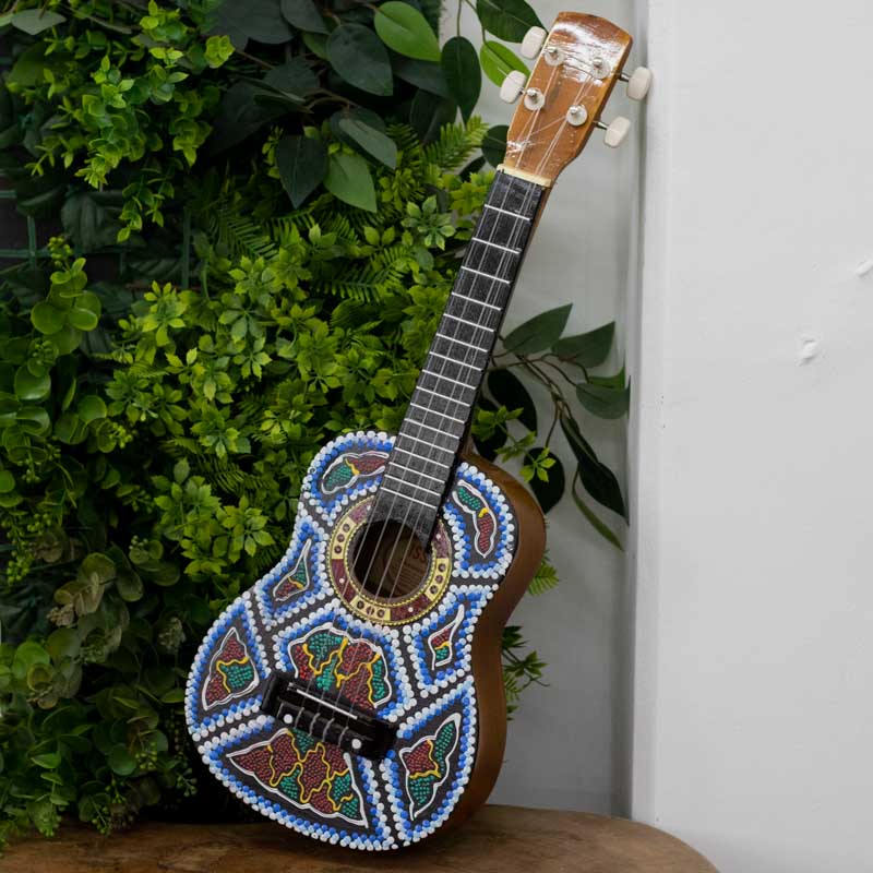 ukulele aborigene artesanato pintura madeira bali instrumento musical som ritmo musica melodia tocar cultura loja artesintonia 01