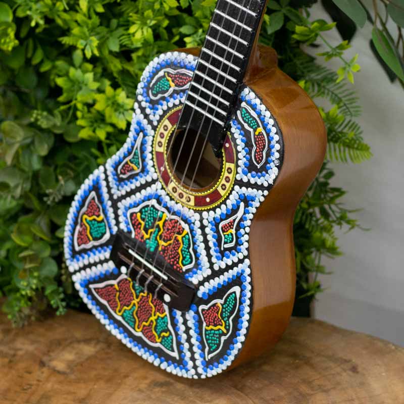 ukulele aborigene artesanato pintura madeira bali instrumento musical som ritmo musica melodia tocar cultura loja artesintonia 01