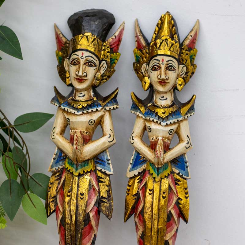 Celebre o amor eterno com o casal Rama e Sita, uma bela obra de arte em madeira artesanal balinesa, inspirada na tradição hindu