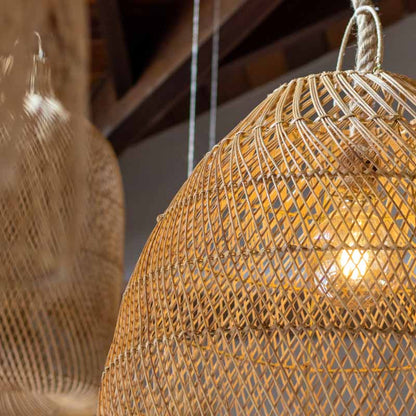 luminaria-rattan-fibras-naturais-pendente-decorativa-bali-artesanal-artesintonia-lustre-boho-decoracao-balinesa-artesintonia-1