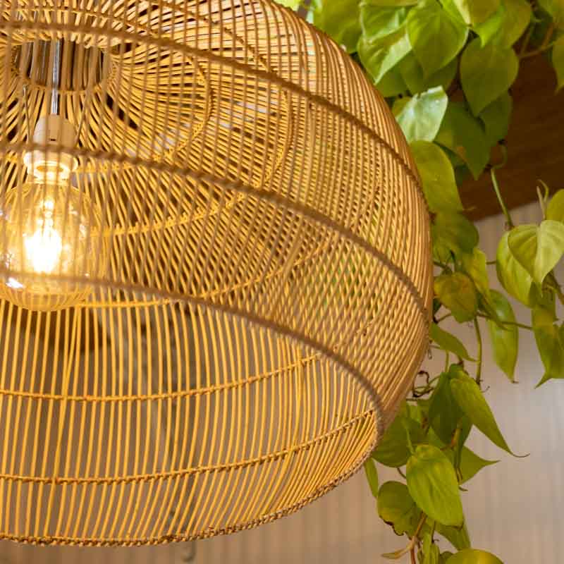 luminaria-rattan-fibras-naturais-pendente-decorativa-bali-artesanal-artesintonia-lustre-boho-decoracao-balinesa-artesintonia