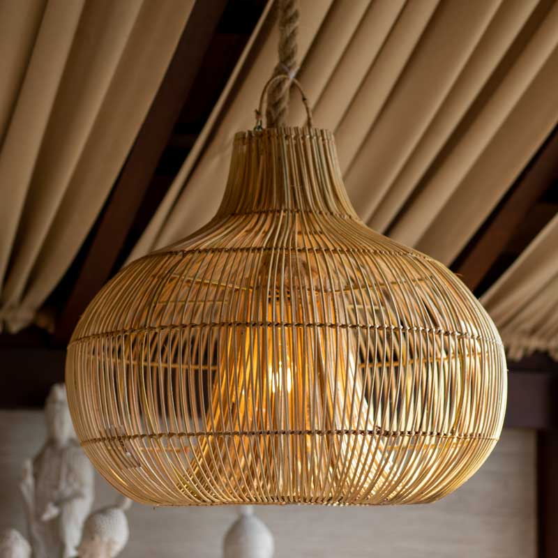 luminaria-rattan-fibras-naturais-pendente-decorativa-bali-artesanal-artesintonia-lustre-boho-decoracao-balinesa-artesintonia-1