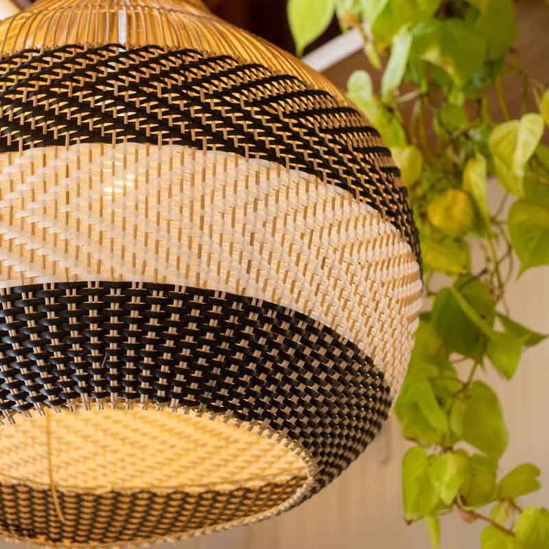 luminaria-rattan-fibras-naturais-pendente-decorativa-bali-artesanal-artesintonia-lustre-boho-decoracao-balinesa-artesintonia